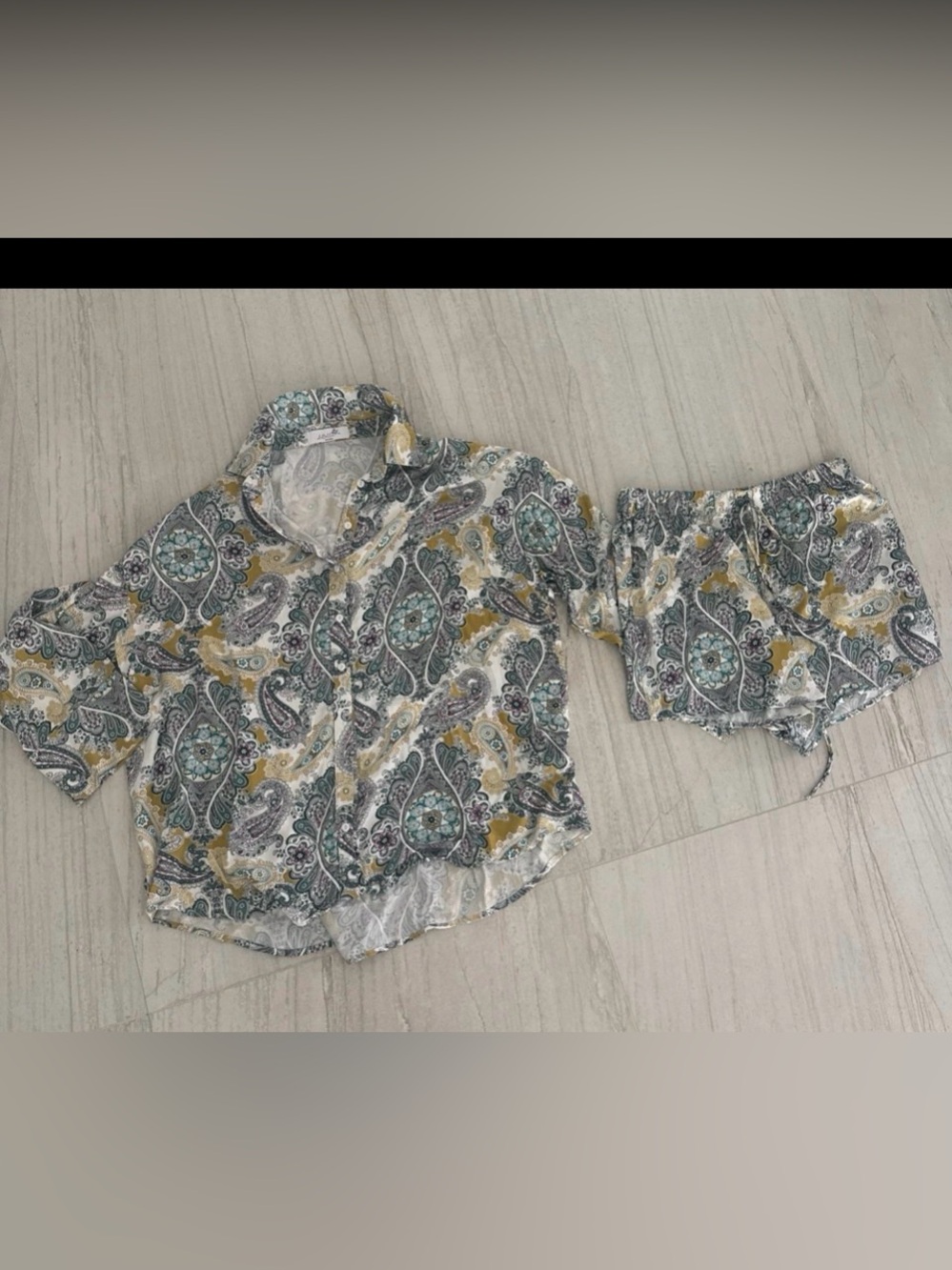 Like new lightweight paisley button down and shorts set size large
